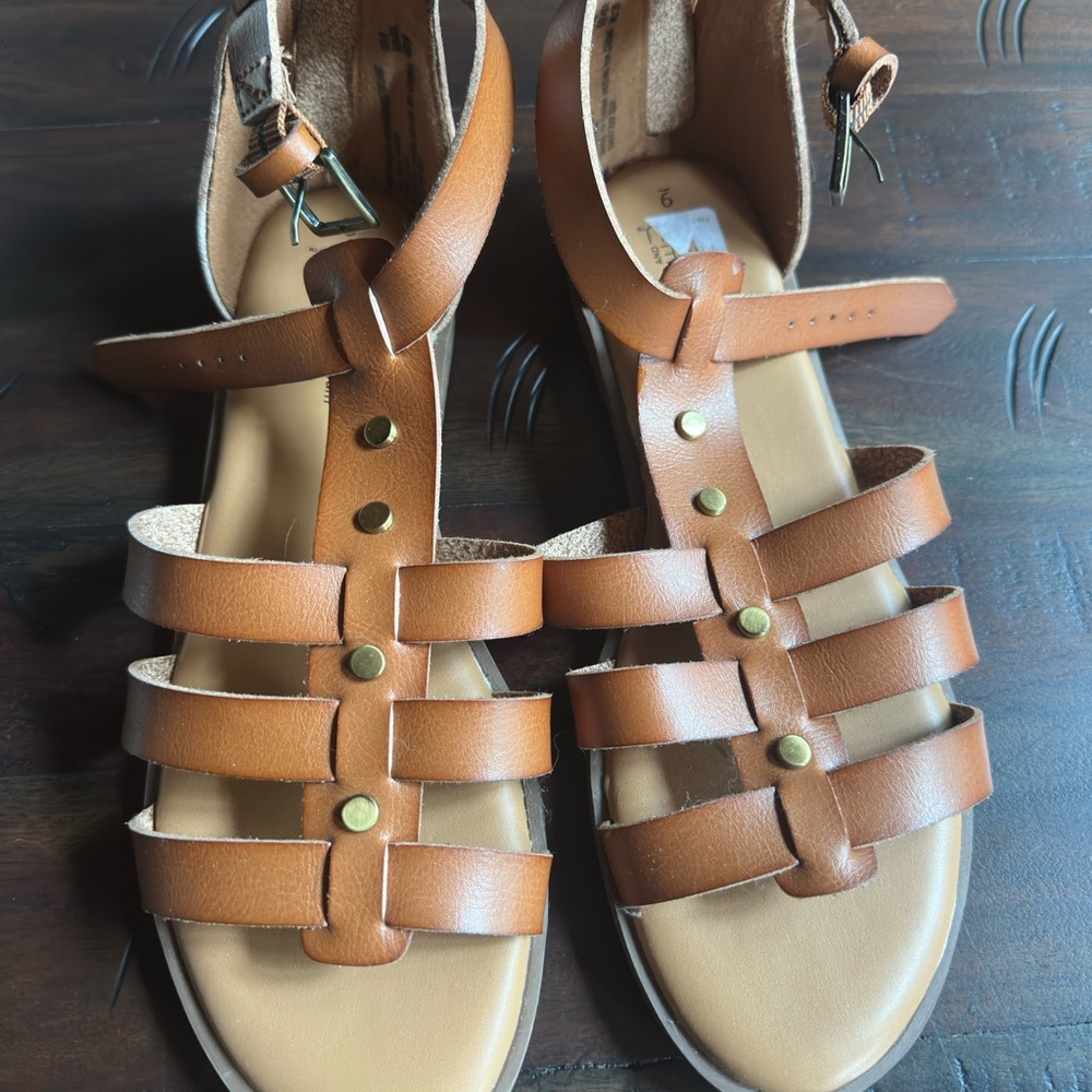 Time and Tru Tan Leather Sandals
